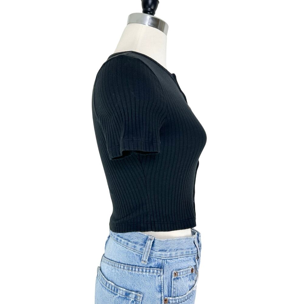 UO Crop Top Hook & Eye Front Closure Ribbed Black Short Sleeve Women's‎ Small - Picture 4 of 7